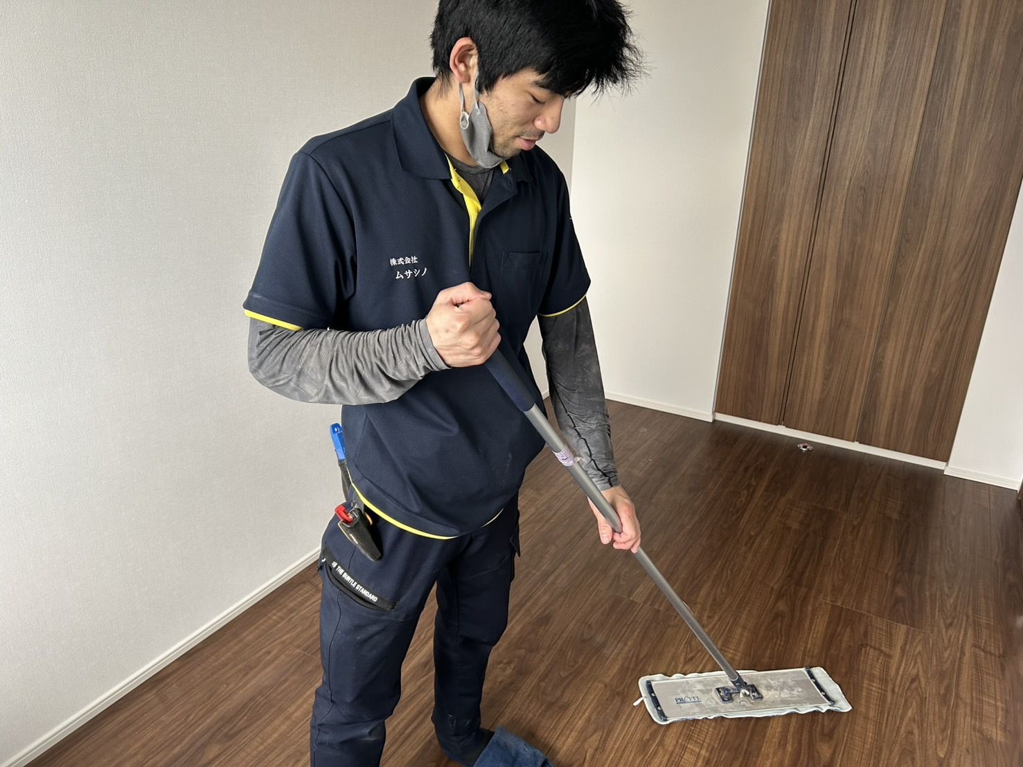 床の拭き上げ清掃